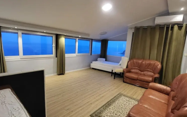Jon rooms