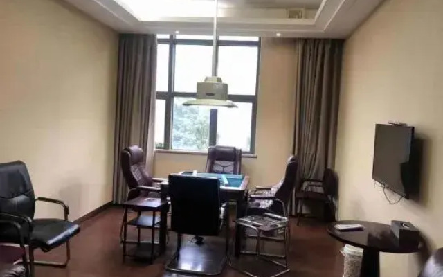 Qingshu Holiday Villa Hotel (Yangjiang Poly Yintan Store)