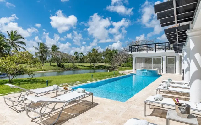 Luxury Villas in Cocotal for Large Group