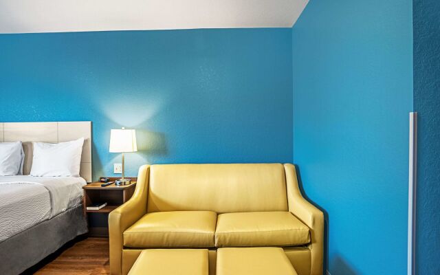 WoodSpring Suites Naples