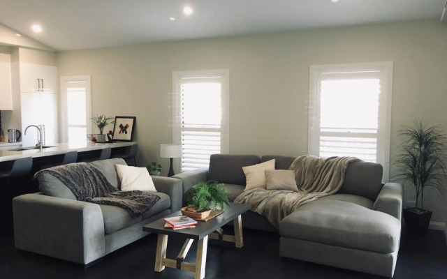 Executive Villa, private 2 bedroom in ideal location