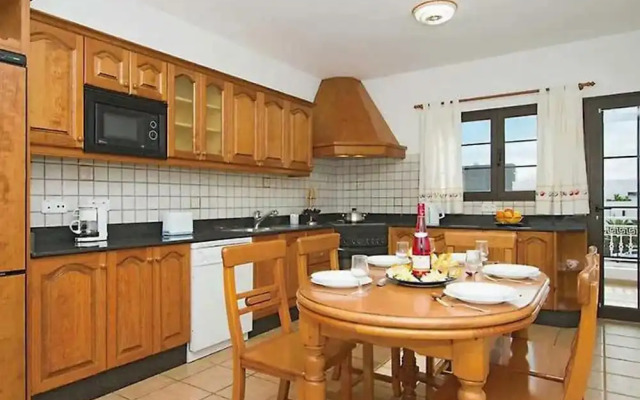 Villa Diama With 3 Bedrooms and 2 Bathrooms