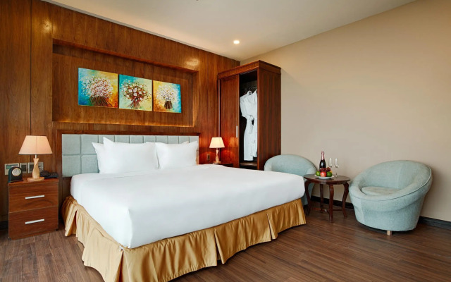 Yarra Ocean Suites Danang