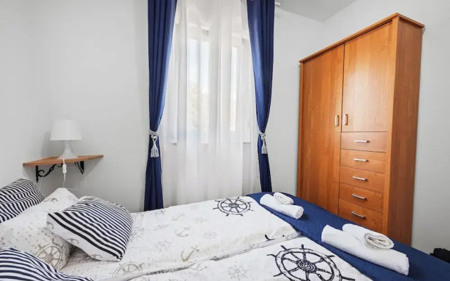 Mery's Sunny Pool Apartment