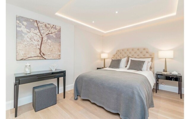 The Saint Stephen's Gardens Mansion 3A