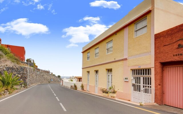 Beautiful Mansion in Hermigua, la Gomera with Patio