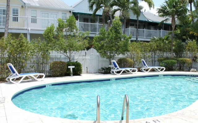 Bahamian Reed by Avantstay Walk to Everything! w/ Community Pool Week Long Stays Only