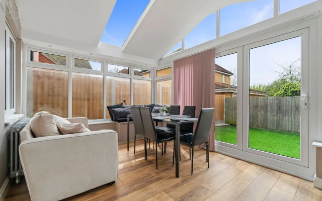 Impeccable 3-bed House in Hornchurch