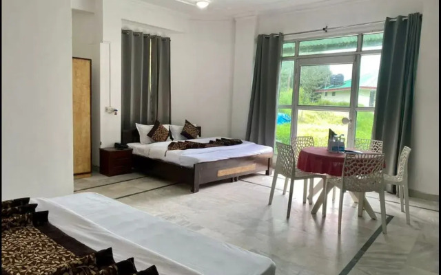 Hotel Snow Retreat by OYO Rooms