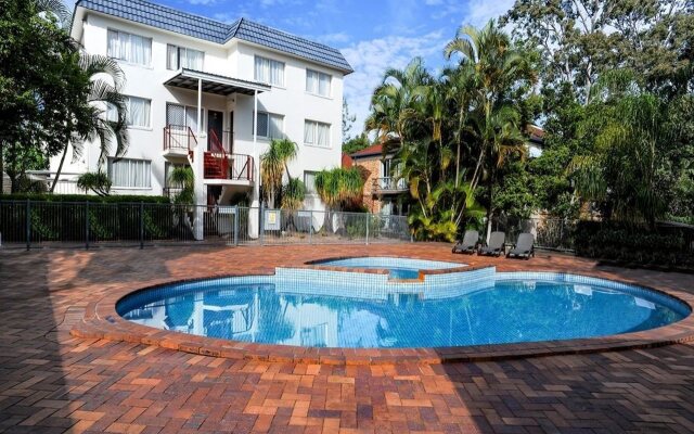Earls Court Motel & Apartments