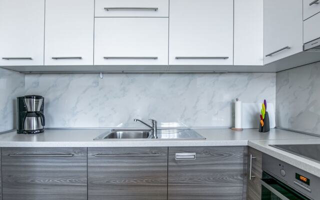 New Modern Apartment With Private Terrace Near the Beach