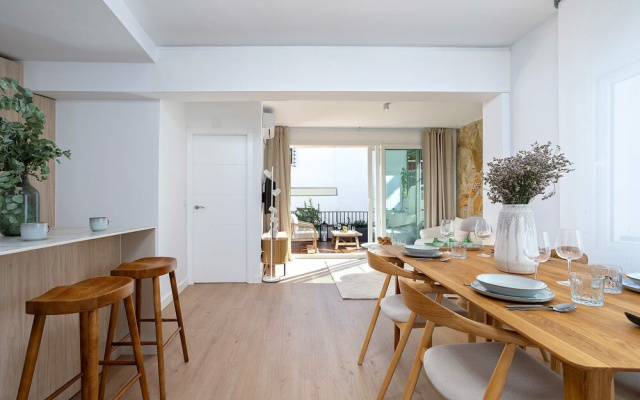 Private Terrace & Views. Manriquez
