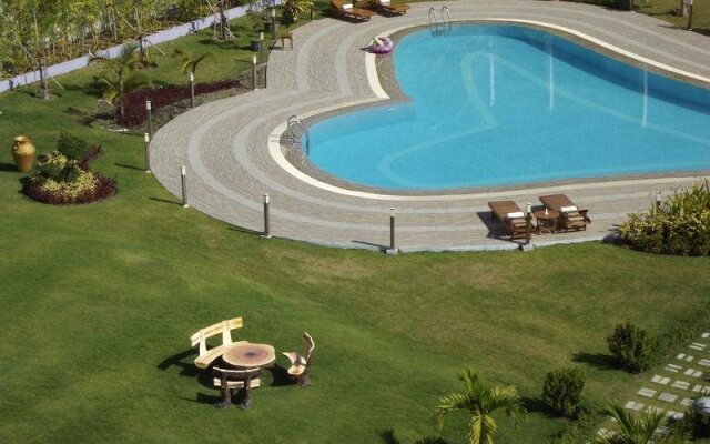 Famous Parami Hotel