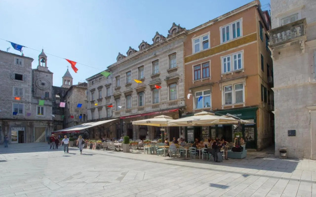 Old Square Apartment