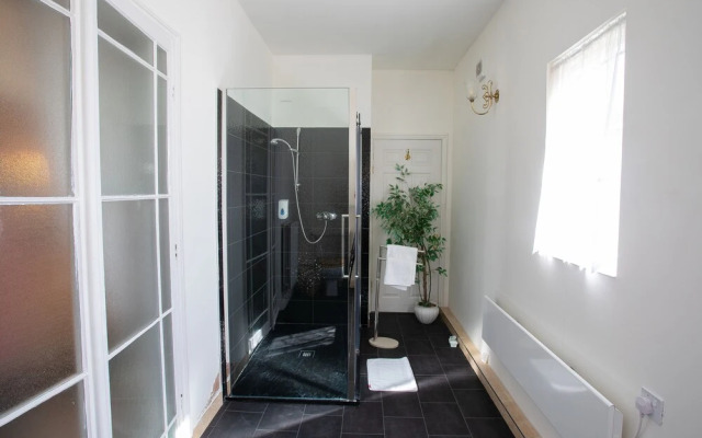 Fines Bayliwick Hotel