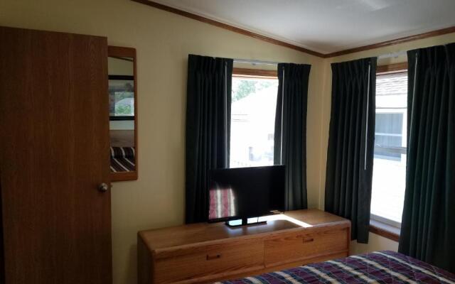 Black Hawk Motel and Suites