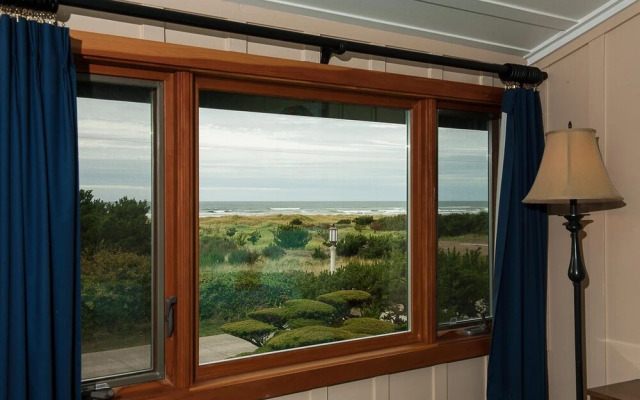 The Tides 4 Br home by RedAwning