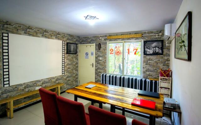 First Met Hostel