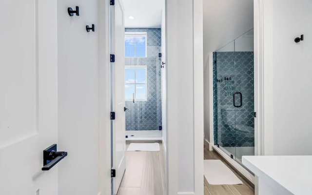 Lakeside Luxury 230 LAK