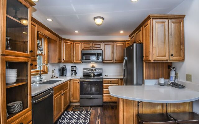 Swimming Bear Lodge 4 Bedroom House