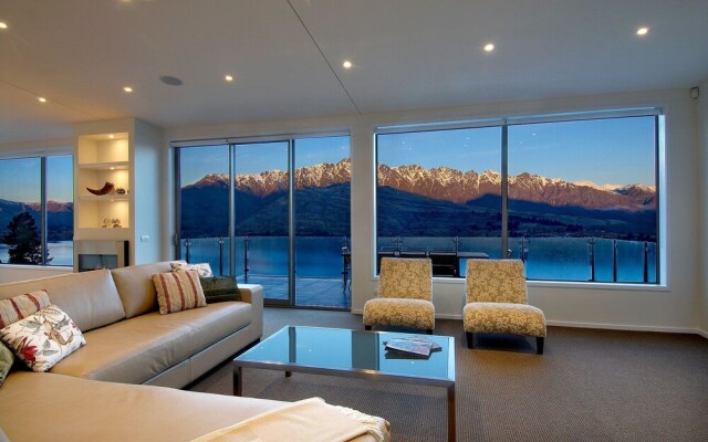 Bel Lago - every room with a lake view