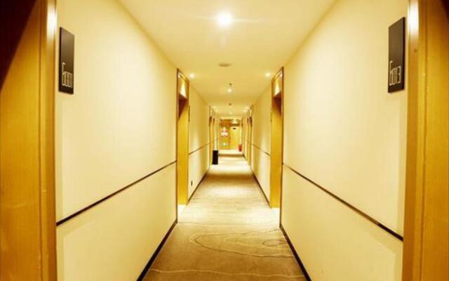 City Comfort Inn Huanggang Xishui Xionghu Road