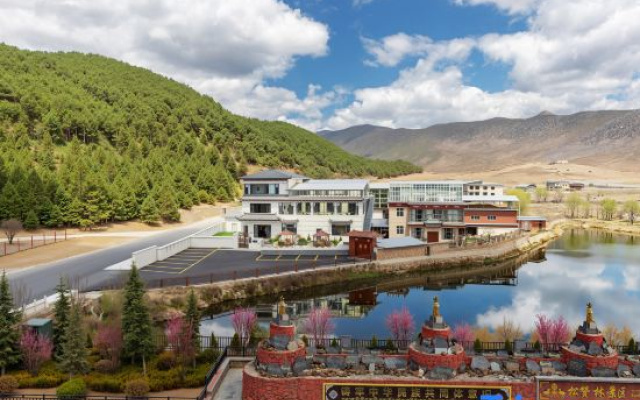 Namuzhuo · SongZanlin · Riverside Garden Retreat – Outside – Shangri-La