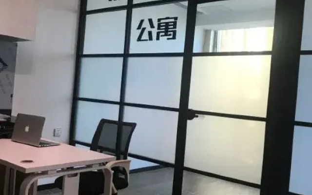 Vanke Shennan Road 68 Apartment (Shenzhen Dongmen Hubei Subway Station Branch)