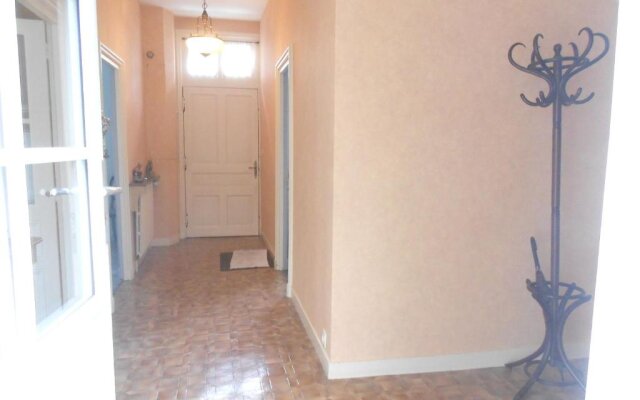 House With 3 Bedrooms in Airvault, With Enclosed Garden and Wifi