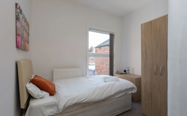 Townhouse @ 27 Electricity St Crewe