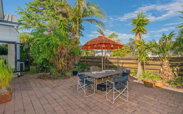 Manuka Bach - Matarangi Holiday Home