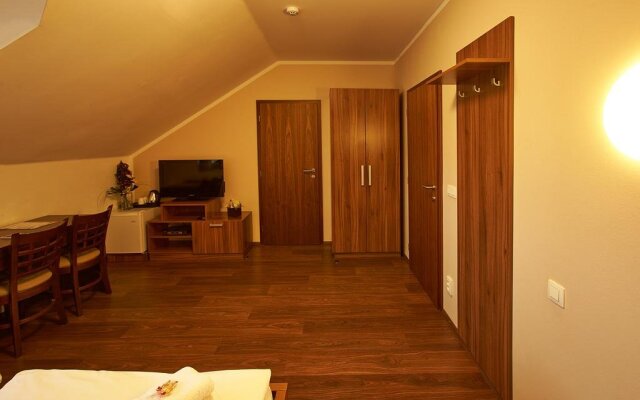 Hotel Horse Riding - Jezdecký Areál Tršice