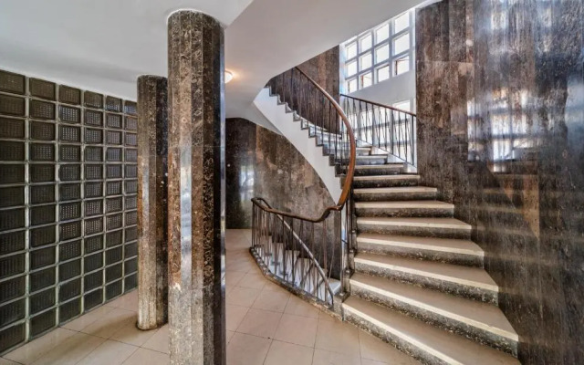 Airy vista apartment in city center