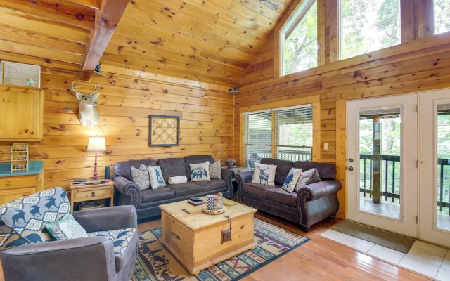 Sevierville Vacation Rental w/ Hot Tub & Grill