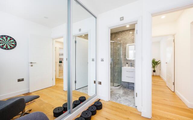 Luxurious - Pool Table - Games Room - Free Parking