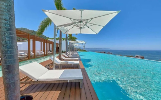 Soho PV Stunning Views Luxury Heated Rooftop Pool