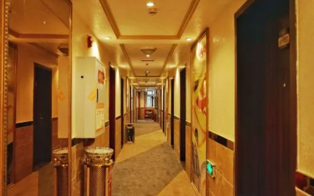 Chongqing Helan Hotel (Chongqing Yitong College)