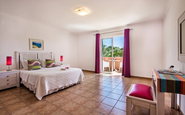 Jardim Da Meia Praia Hotel