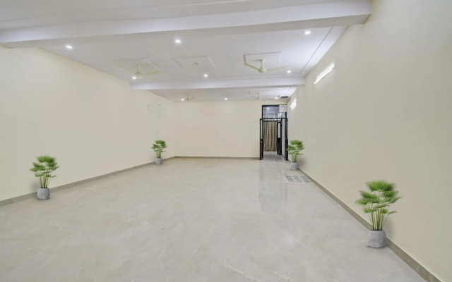 OYO Flagship 70066 Hotel Green Apple