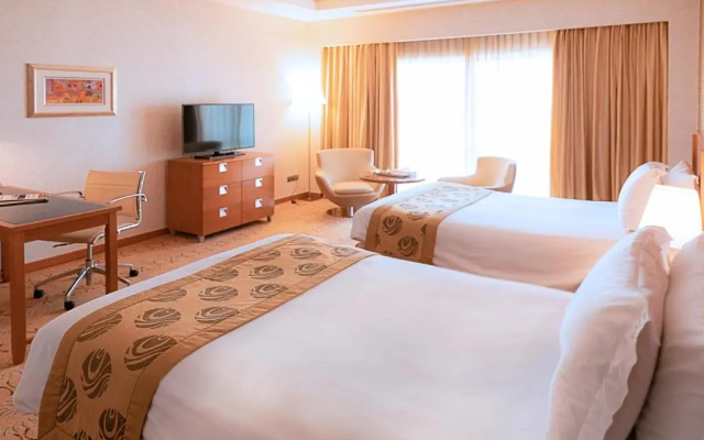 Holiday Inn Suites Kuwait Salmiya