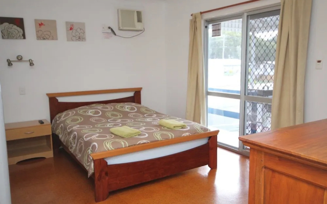 Seaforth Holiday Units