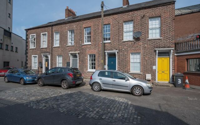 Central Belfast Apartments: Georgian House