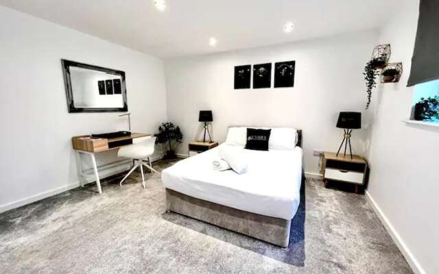Remarkable 2-bed Apartment in Liverpool