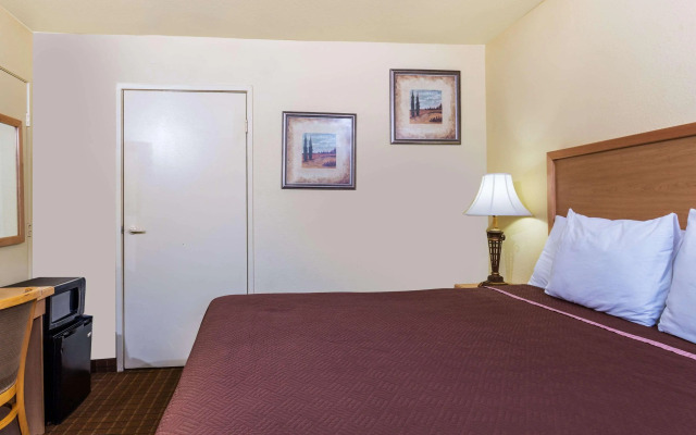 Motel 6 Riviera Beach, FL