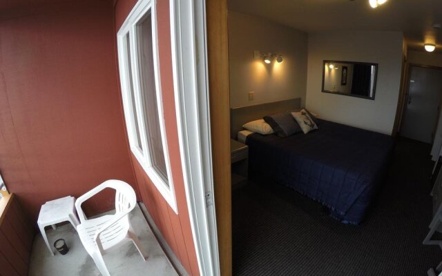 Cascade Creek Inn & Charters