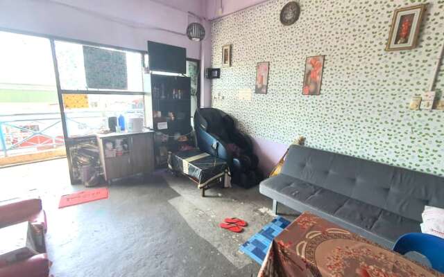 SPOT ON 90836 Penginapan Almera