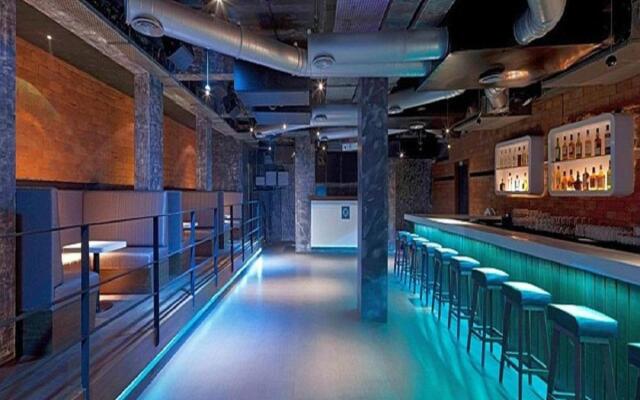 SinQ Party Hotel