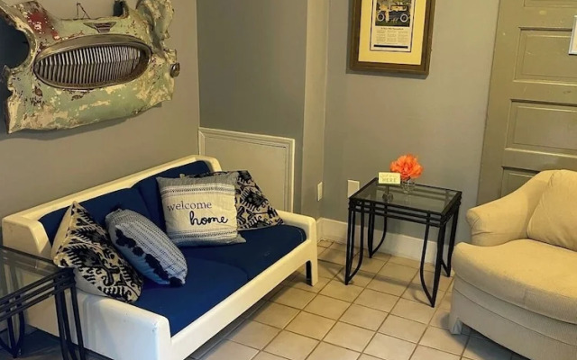 Garden-level 2BR Pet-friendly Near Downtown
