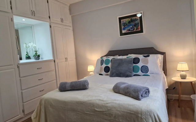 2 Bed parking gated modern