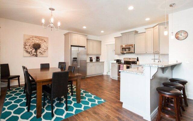 New Nashville House Near Downtown 4 Bedroom Home